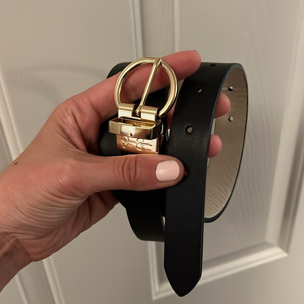 Jessica Simpson black and cream reversible belt